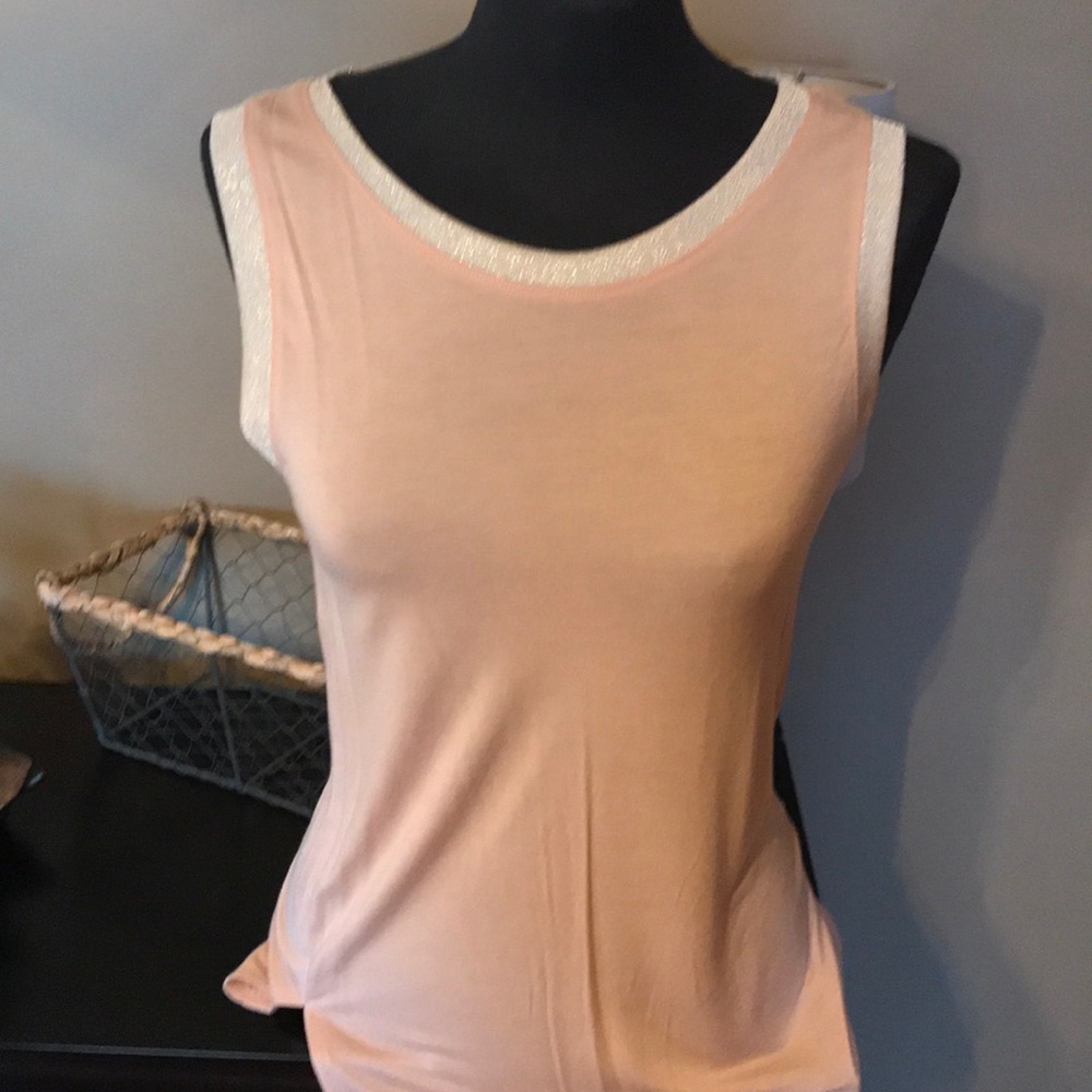 Sweet sleeveless Banana Republic T with gold trim
